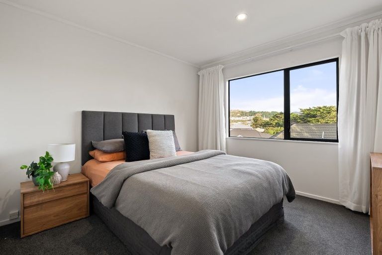 Photo of property in 7 Joseph Banks Drive, Whitby, Porirua, 5024