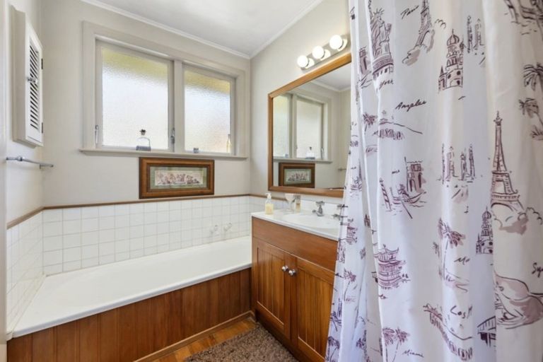 Photo of property in 2a Pempsey Street, Silverstream, Upper Hutt, 5019