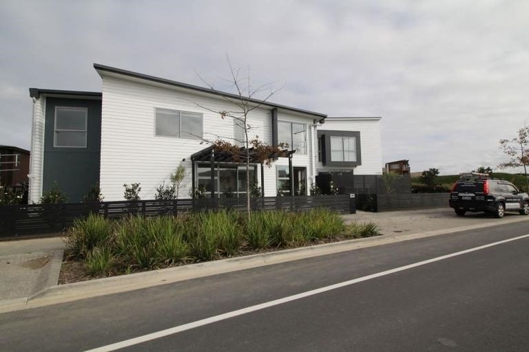 Photo of property in 52 Te Oneroa Way, Long Bay, Auckland, 0630