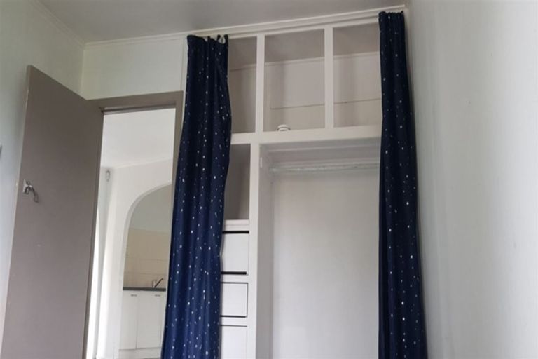 Photo of property in 44 Chamberlain Road, Massey, Auckland, 0614