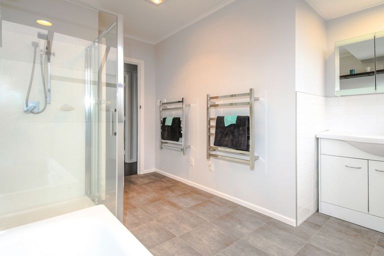 Photo of property in 44 Hartley Terrace, Massey, Auckland, 0614