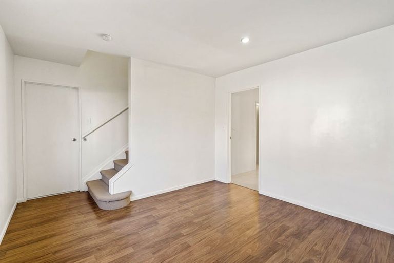 Photo of property in 16a Becroft Drive, Forrest Hill, Auckland, 0620