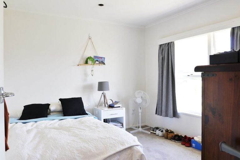 Photo of property in 2/7 Roberts Avenue, Bayswater, Auckland, 0622