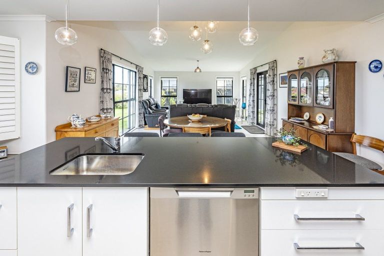 Photo of property in 8 Lithgow Drive, Otamatea, Whanganui, 4500