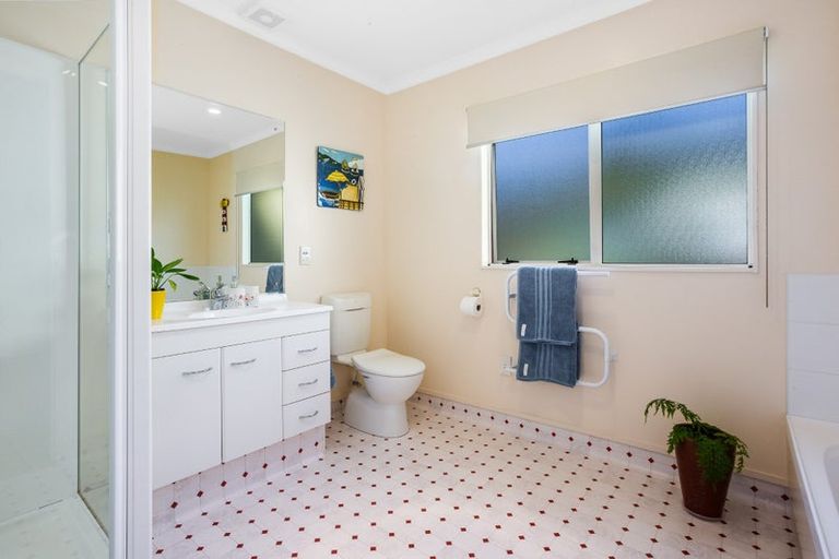 Photo of property in 112 Eskdale Road, Papakowhai, Porirua, 5024