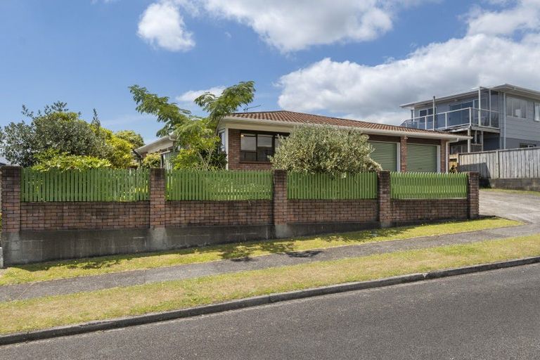Photo of property in 8 La Salle Drive, Westown, New Plymouth, 4310