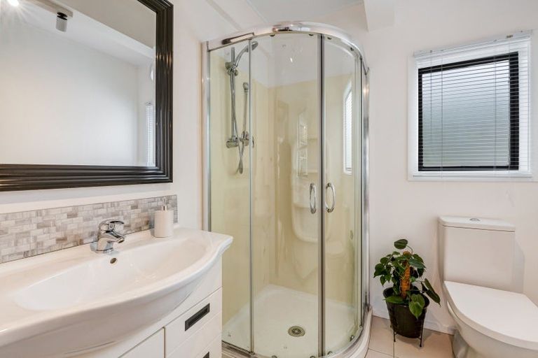 Photo of property in 48 D'oyly Drive, Stanmore Bay, Whangaparaoa, 0932