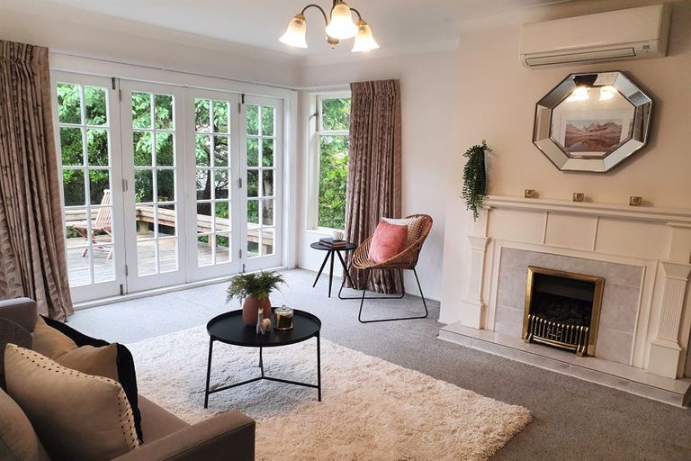 Photo of property in 330 Karori Road, Karori, Wellington, 6012