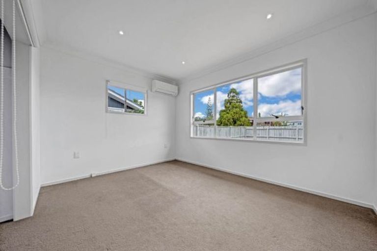 Photo of property in 54 Edgewater Drive, Pakuranga, Auckland, 2010