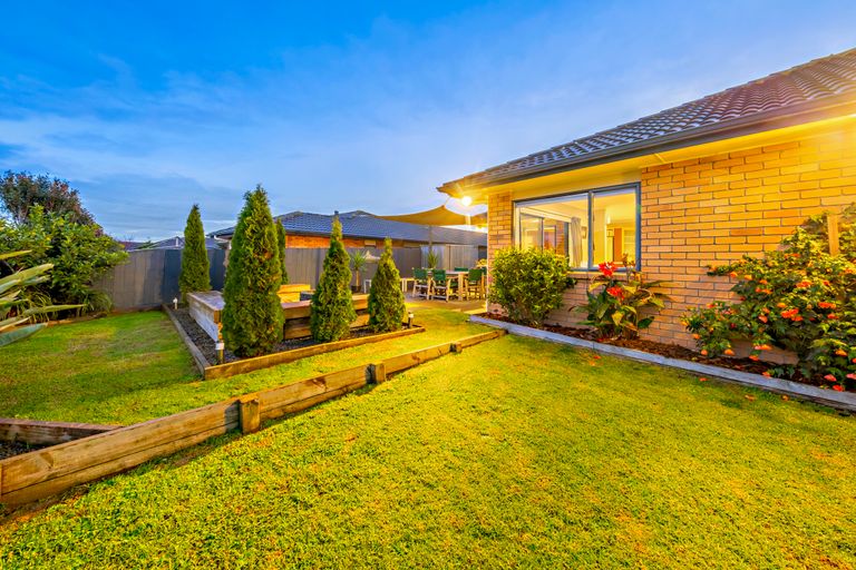 Photo of property in 13 Dunaff Place, Flat Bush, Auckland, 2019