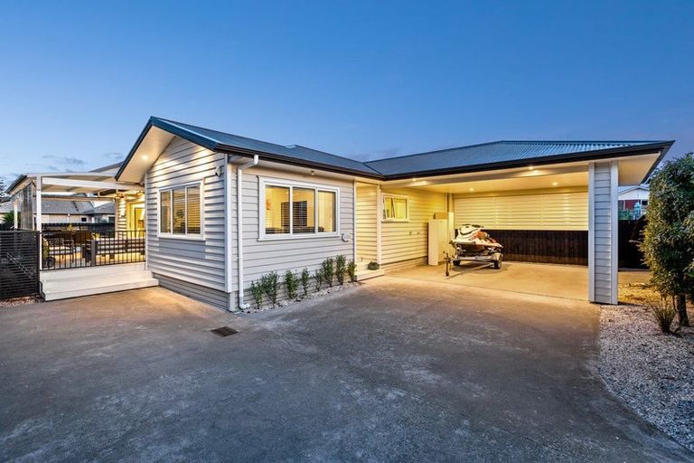 Photo of property in 25a Elizabeth Street, Orewa, 0931