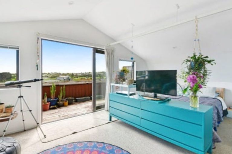 Photo of property in 12a Matai Road, Stanmore Bay, Whangaparaoa, 0932