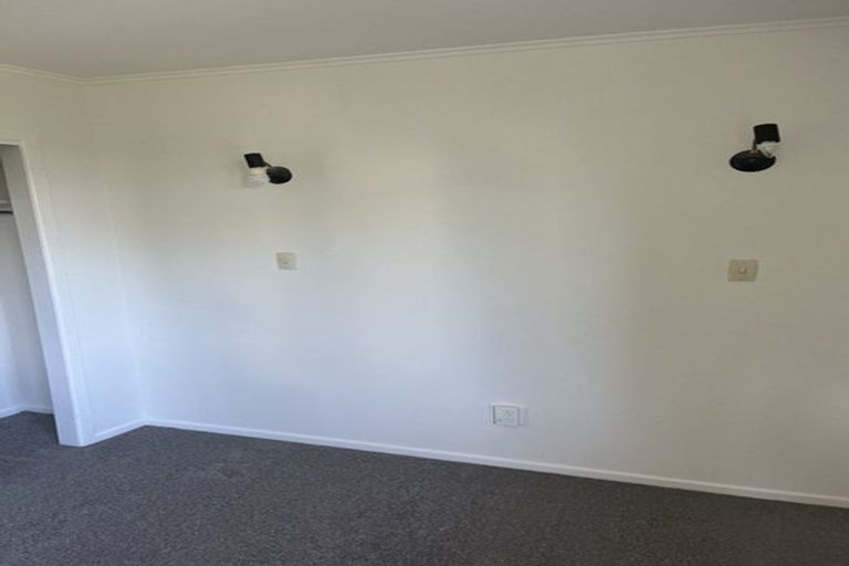 Photo of property in 20 Chilcott Road, Henderson, Auckland, 0612