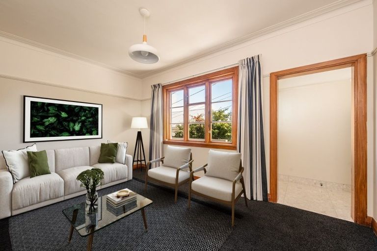 Photo of property in Ionian Flats, 123-125 Brougham Street, Mount Victoria, Wellington, 6011