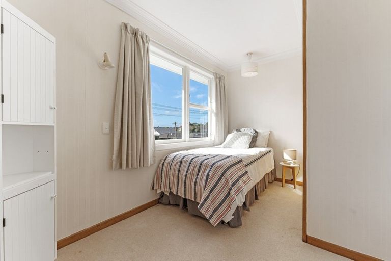 Photo of property in 5 Price Street, Westown, New Plymouth, 4310