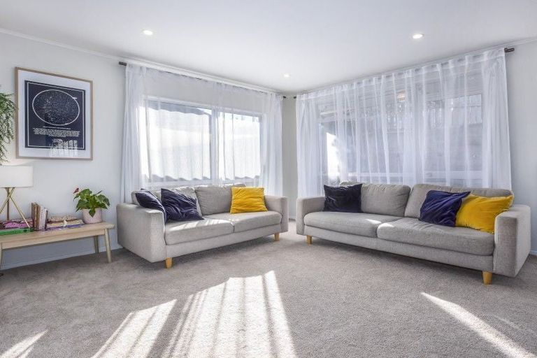 Photo of property in 1 The Spinney, Titahi Bay, Porirua, 5022