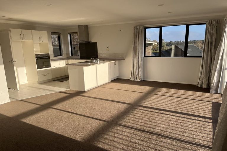 Photo of property in 20 Roberts Road, Matakatia, Whangaparaoa, 0930