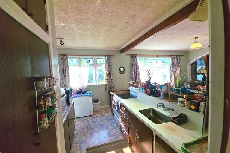 Photo of property in 18 Terrace Street, Marton, 4710