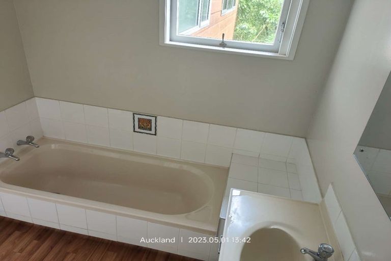 Photo of property in 30a Kiteroa Terrace, Rothesay Bay, Auckland, 0630