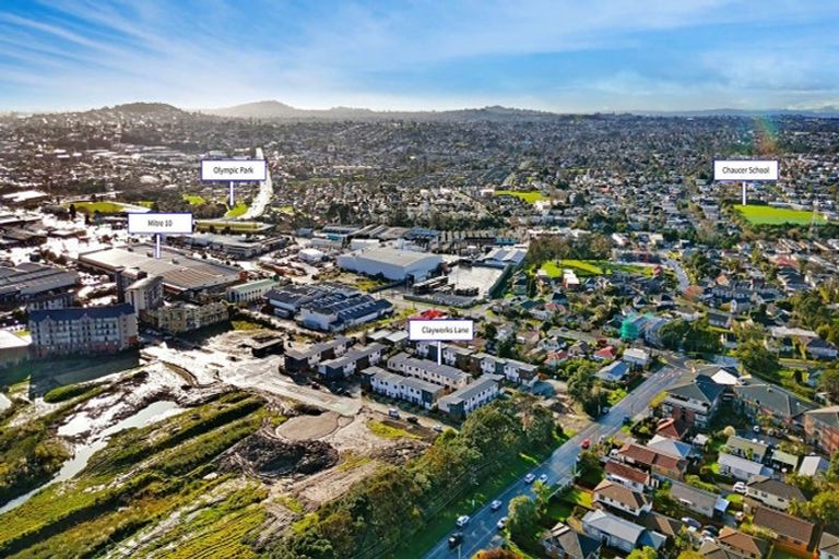 Photo of property in 31 Clay Works Lane, New Lynn, 0600