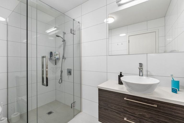 Photo of property in 1 Ocean View Terrace, Orewa, 0931
