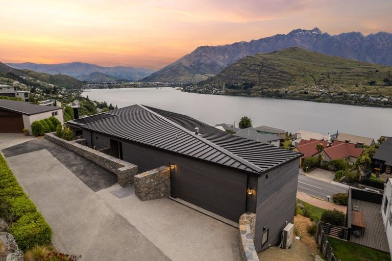 Photo of property in 1a Olivers Place, Queenstown, 9300