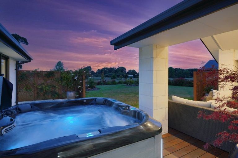 Photo of property in 11 Mara-kai Place, Pegasus, 7612