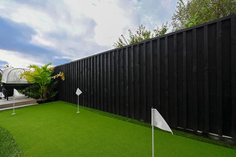 Photo of property in 23 Otakau Road, Milford, Auckland, 0620