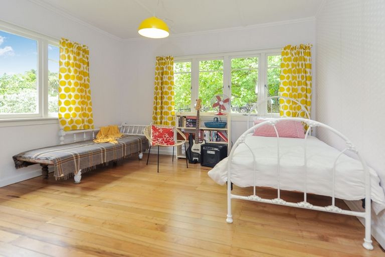 Photo of property in 11 Tane Road, Laingholm, Auckland, 0604