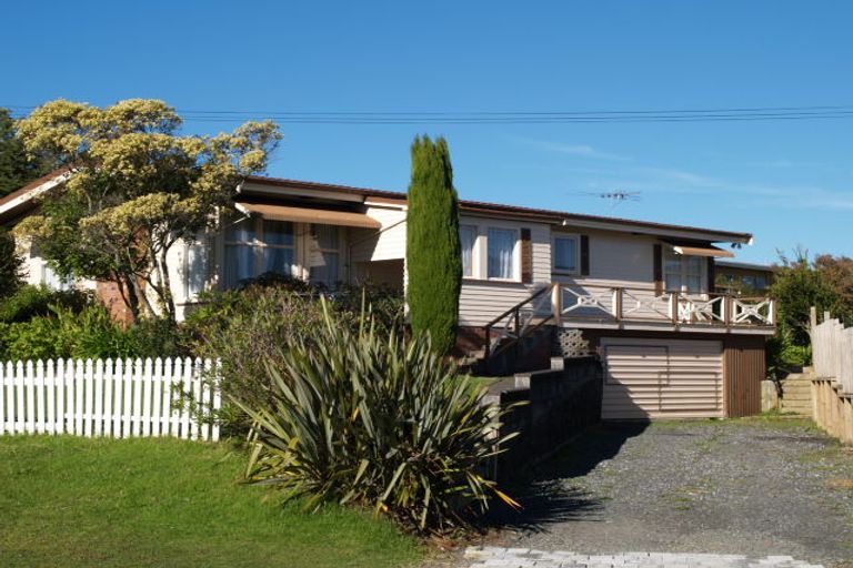Photo of property in 17 Litten Road, Cockle Bay, Auckland, 2014