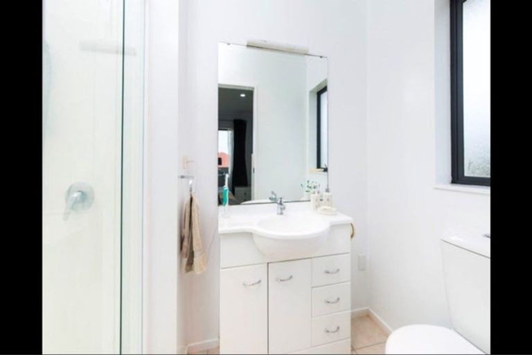 Photo of property in 22 Ashmere Lane, Weymouth, Auckland, 2103