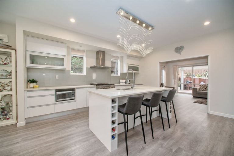 Photo of property in 11 San Casello Rise, Henderson, Auckland, 0612