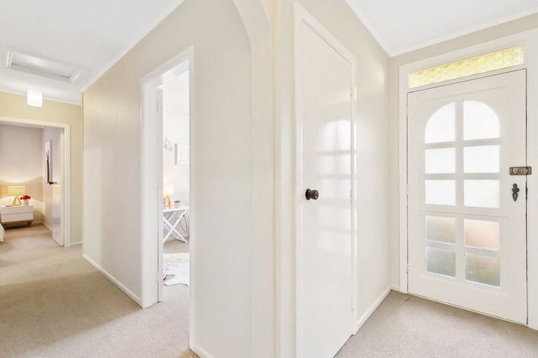 Photo of property in 23 Governor Road, Northland, Wellington, 6012