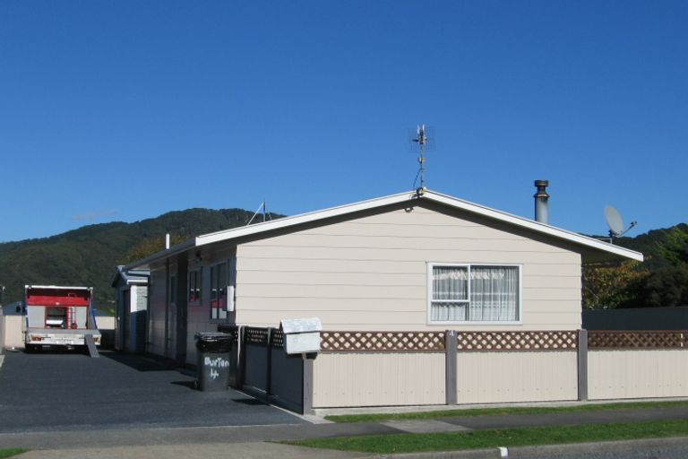 Photo of property in 4 Rakaia Grove, Wainuiomata, Lower Hutt, 5014