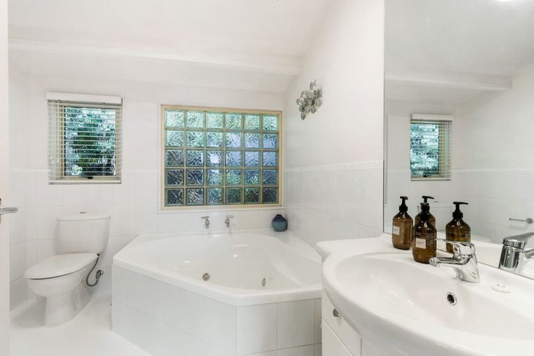 Photo of property in 5 Amante Crescent, Mairangi Bay, Auckland, 0630