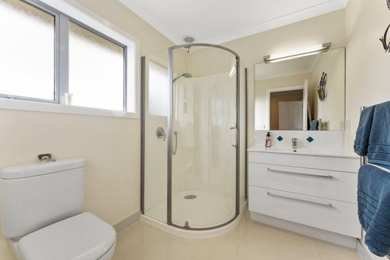 Photo of property in 32 Titoki Road, Waikanae Beach, Waikanae, 5036