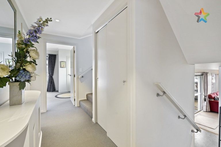 Photo of property in 10a Chapman Street, Newlands, Wellington, 6037