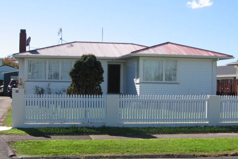 Photo of property in 72 Edgewater Drive, Pakuranga, Auckland, 2010