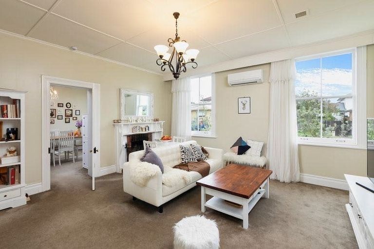 Photo of property in 12 Neesons Way, Glendene, Auckland, 0602