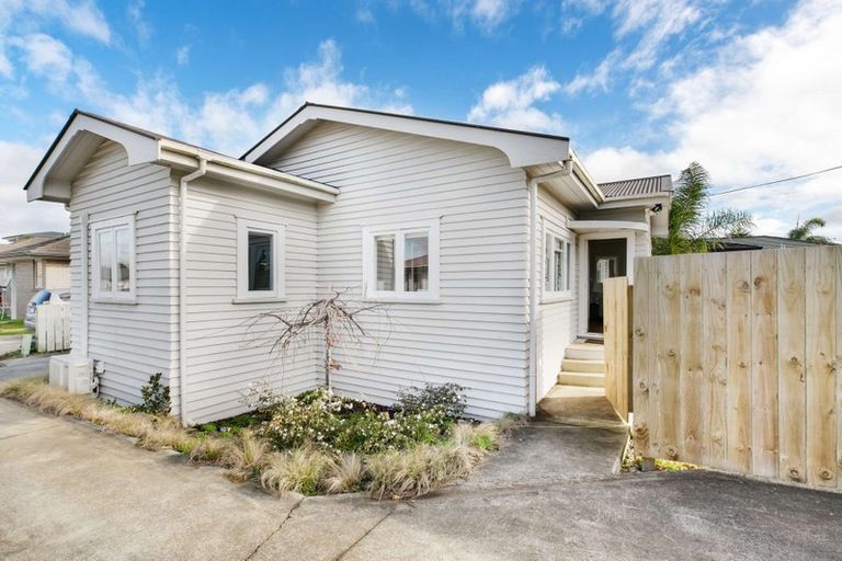Photo of property in 96 Harris Street, Pukekohe, 2120