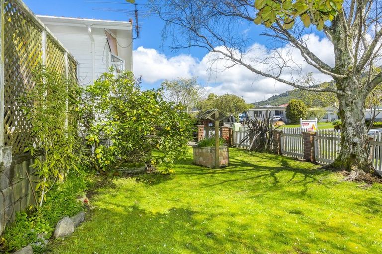 Photo of property in 23 Omaha Grove, Totara Park, Upper Hutt, 5018