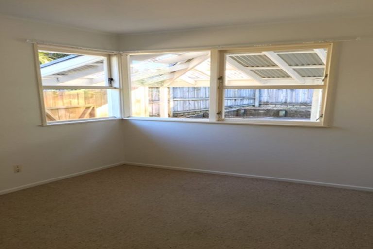 Photo of property in 16 Linley Place, Hillcrest, Auckland, 0627