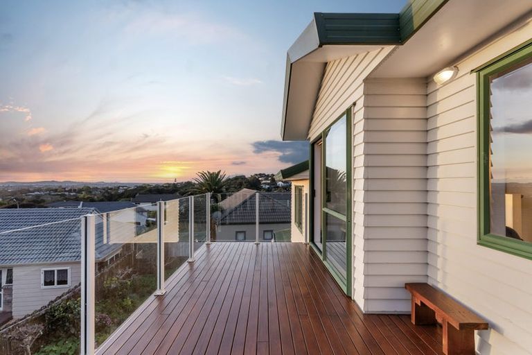 Photo of property in 1a Lobelia Rise, Goodwood Heights, Auckland, 2105
