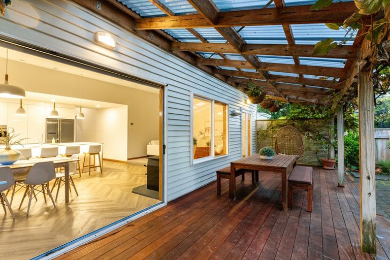 Photo of property in 254 Muritai Road, Eastbourne, Lower Hutt, 5013