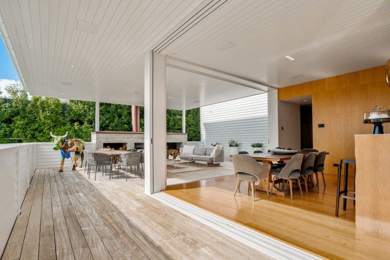 Photo of property in 215 Jervois Road, Herne Bay, Auckland, 1011