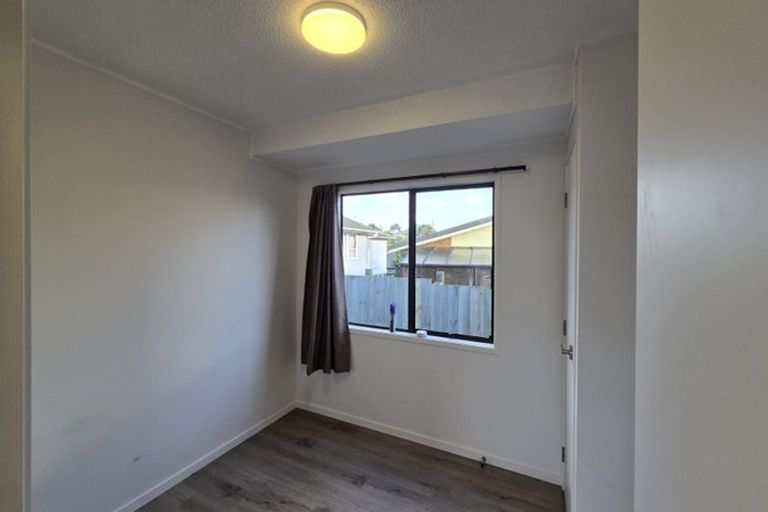 Photo of property in 1/18a Neal Avenue, Glenfield, Auckland, 0629