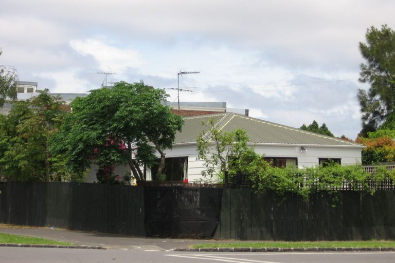 Photo of property in 2a Premier Avenue, Point Chevalier, Auckland, 1022
