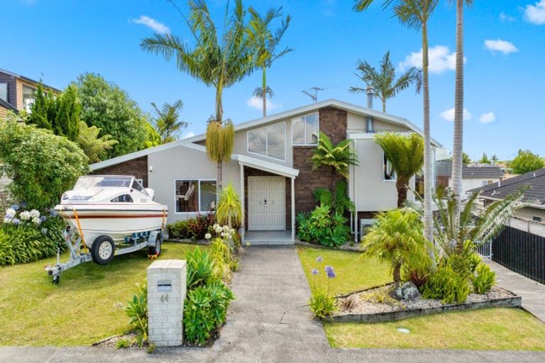 Photo of property in 44 Westpark Drive, West Harbour, Auckland, 0618