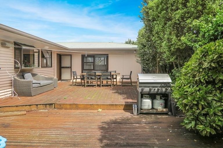 Photo of property in 39 Chatsworth Crescent, Pakuranga Heights, Auckland, 2010