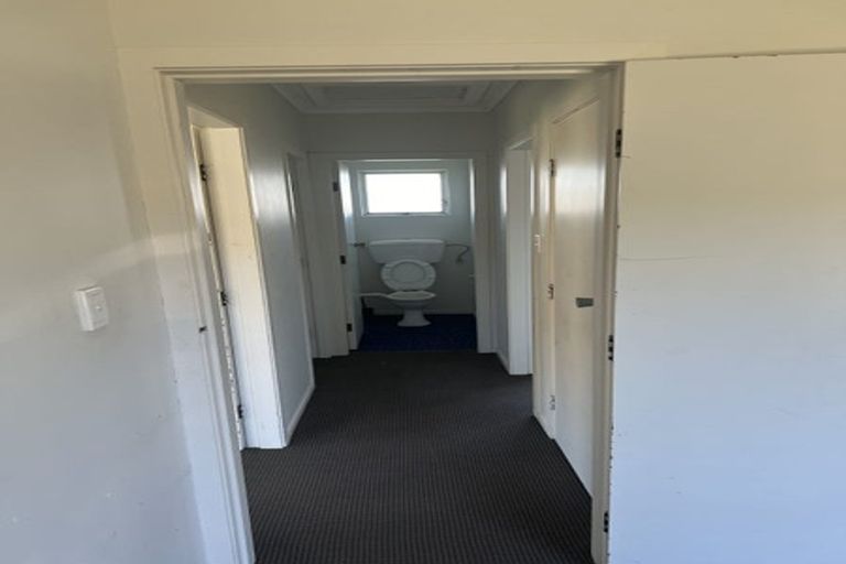 Photo of property in 2/264 Wellington Road, Wainuiomata, Lower Hutt, 5014